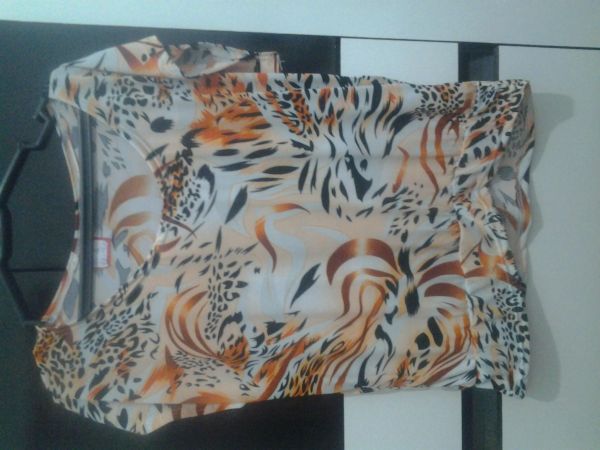 blusa com estampas clara