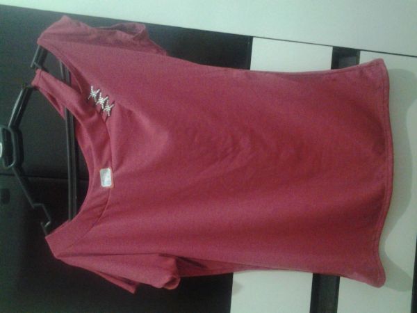blusa salmao escuro com detalhe tipo strass