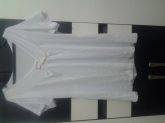 blusa branca com botoes dourado