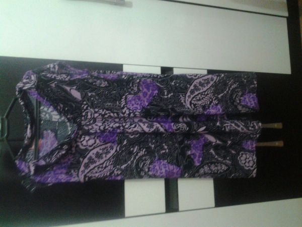 vestido estampado escuro
