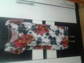 vestido florido com fundo claro