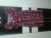 vestido florido com fundo escuro