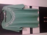 blusa verde com detalhe na gola